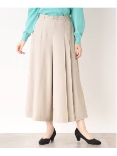 スカートの上品さとパンツのアクティブさを兼ね備えたスカートパンツ