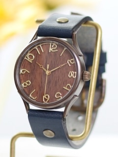 【Alinoma限定サイズ】文字盤は木目の美しさが特徴の『ウォールナット』を使用した、手作り腕時計(ハンドメイドウォッチ)
