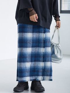 【23年冬新作】シャギーチェックフリンジスカート / 大きいサイズ ラビアンジェ