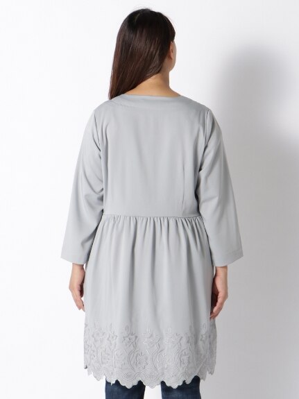 輝きシックなブローチ付き　裾カットワーク刺繍コート（トレンチコート）Ange dodu（アンジェドデュー (Lー6L)）  02
