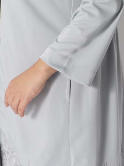 輝きシックなブローチ付き　裾カットワーク刺繍コート（トレンチコート）Ange dodu（アンジェドデュー (Lー6L)）  05
