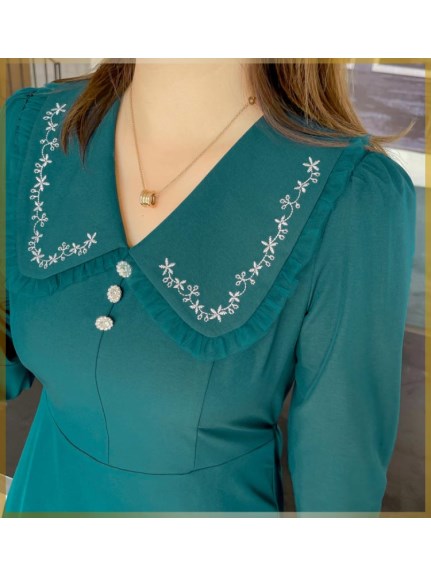 繊細なフラワー刺繍とメッシュフリル付きの襟がフェミニンなワンピース　大きいサイズ レディース（ひざ丈ワンピース）sanmaru（サンマル）  04