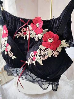 【新着】大きな花刺繍入りのガーリーなブラショーツセット　大きいサイズレディース