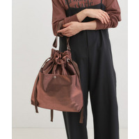 シャイニー生地巾着ショルダーバッグ