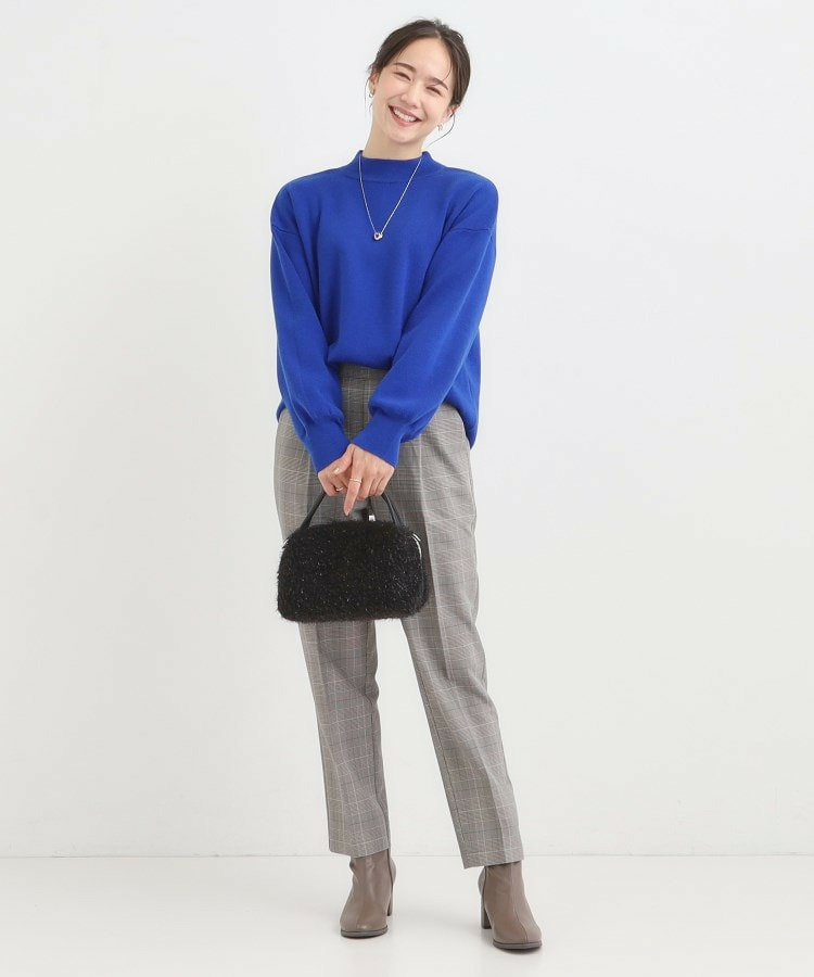 【洗える/毛玉レス】表面がきれいなハイネックバックスリットニット16