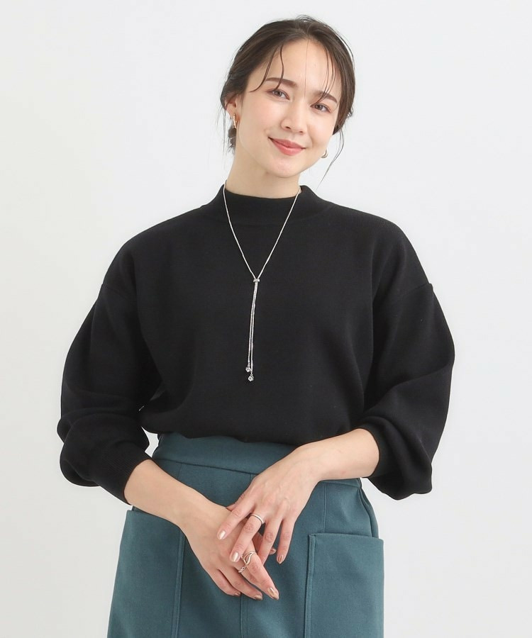 【洗える/毛玉レス】表面がきれいなハイネックバックスリットニット2