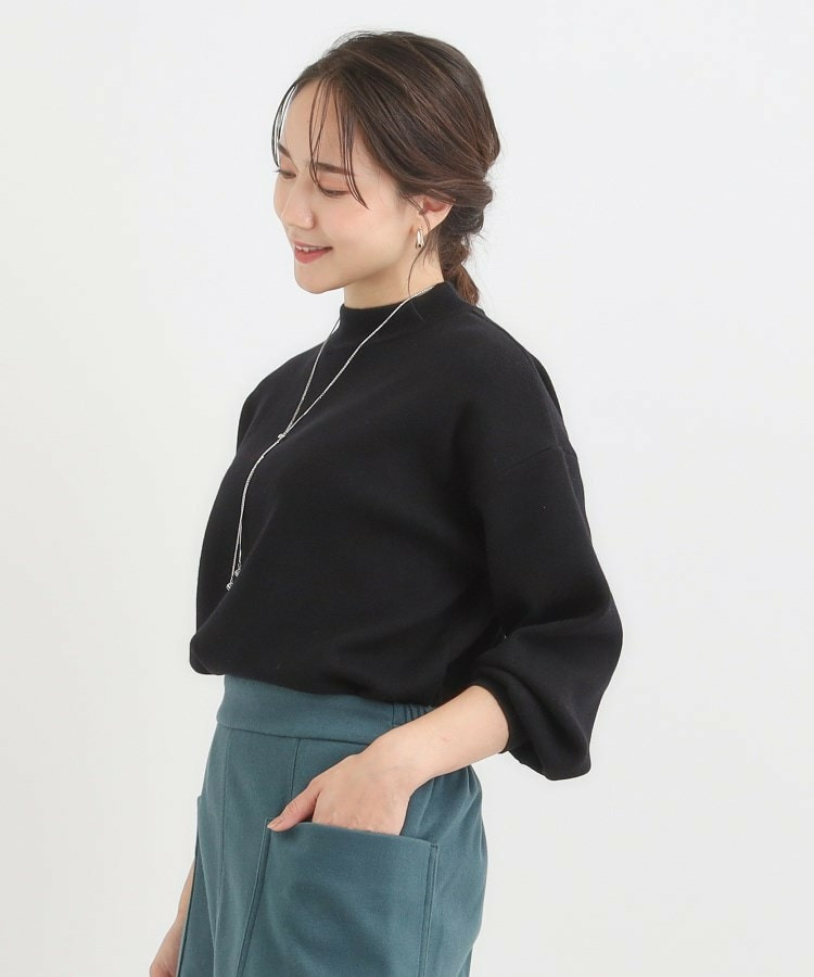 【洗える/毛玉レス】表面がきれいなハイネックバックスリットニット3