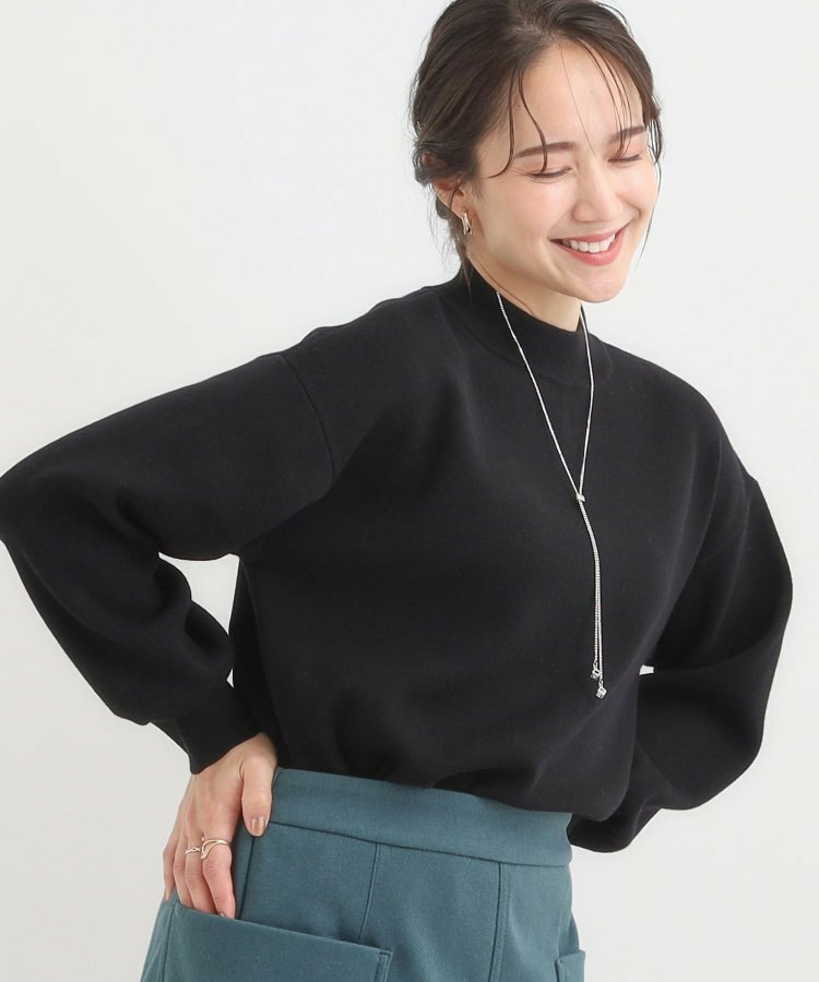【洗える/毛玉レス】表面がきれいなハイネックバックスリットニット1