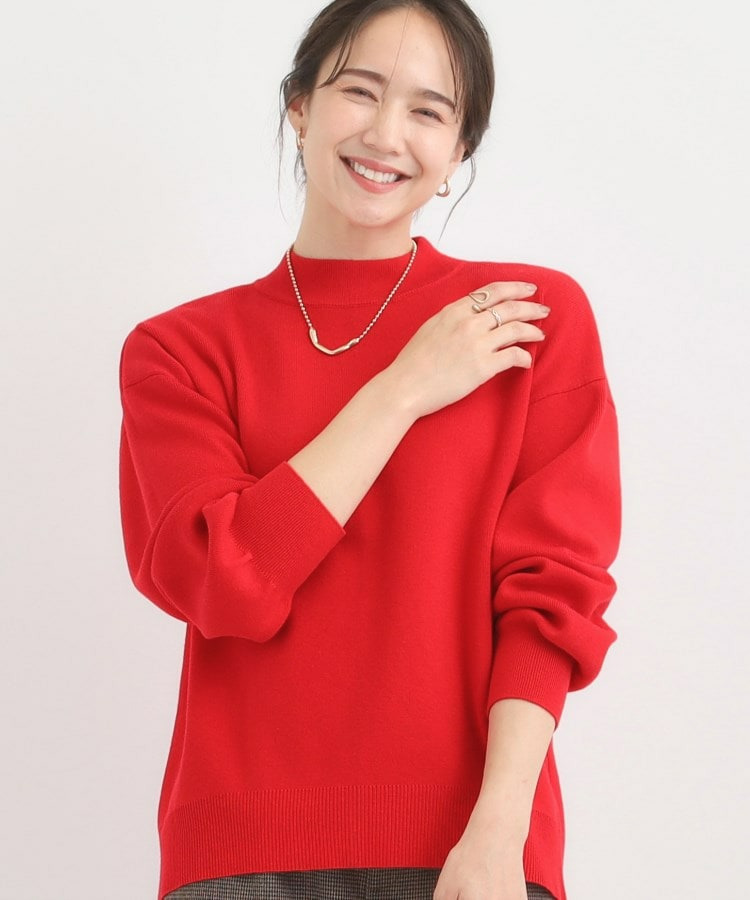 【洗える/毛玉レス】表面がきれいなハイネックバックスリットニット1