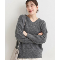 ふわふわVネックニット