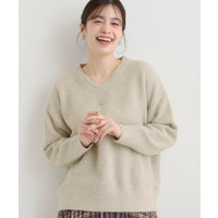 ふわふわVネックニット