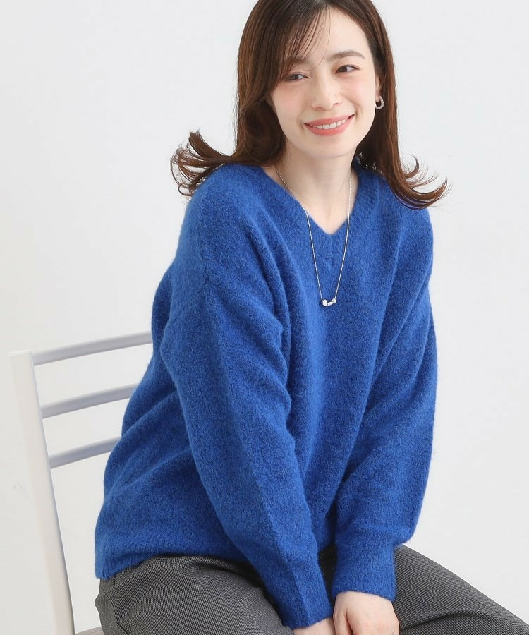 ふわふわVネックニット1