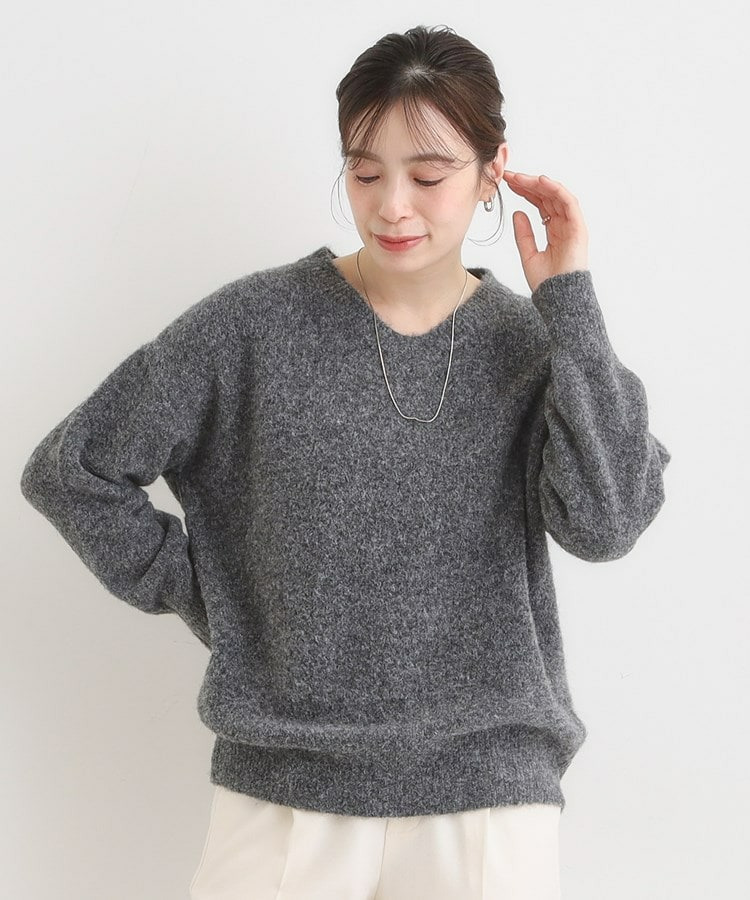 ふわふわVネックニット2
