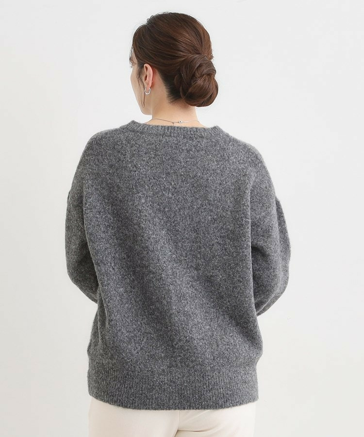 ふわふわVネックニット3