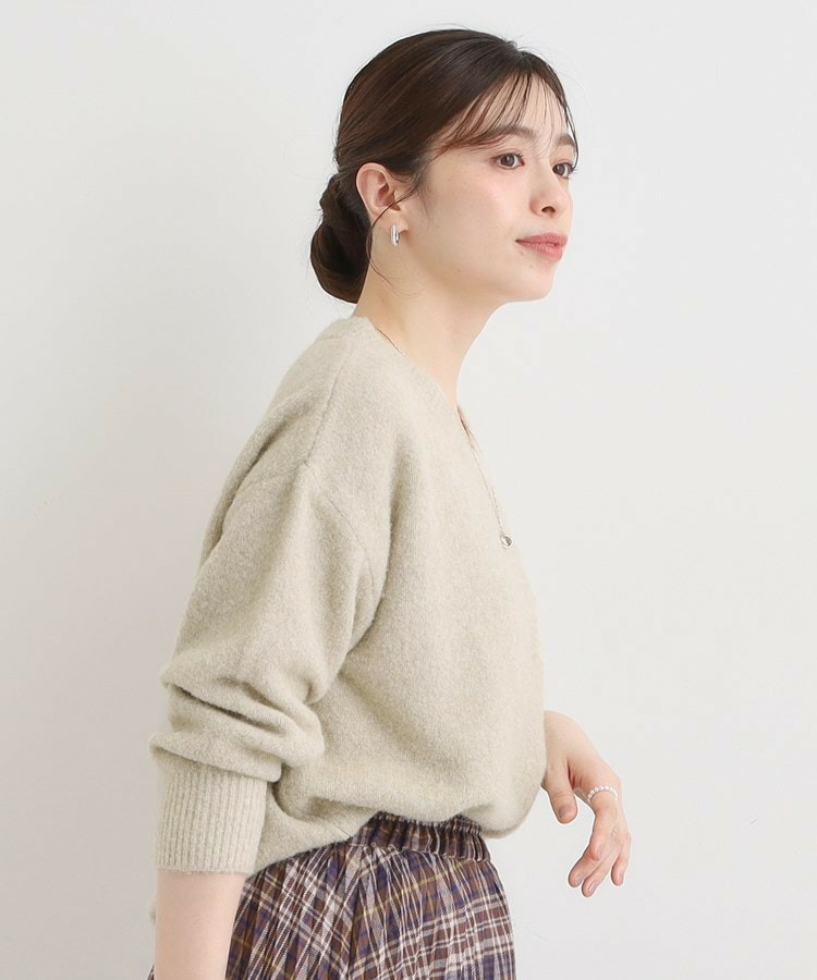 ふわふわVネックニット7