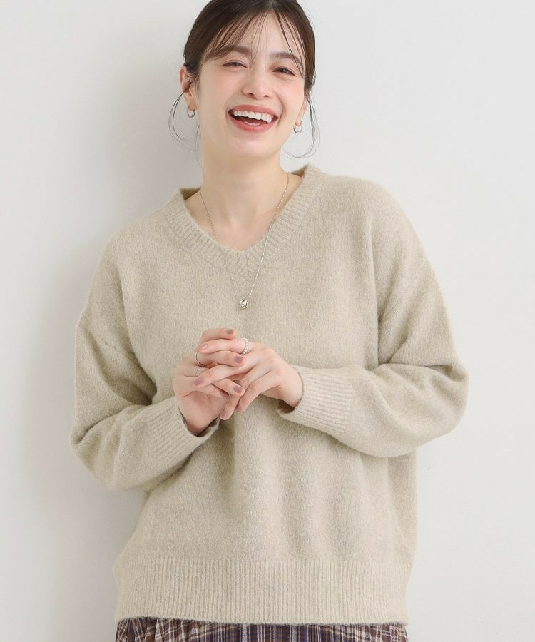 ふわふわVネックニット1
