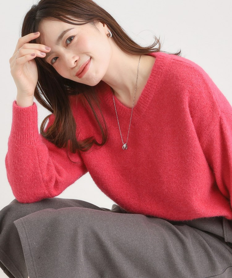 ふわふわVネックニット1