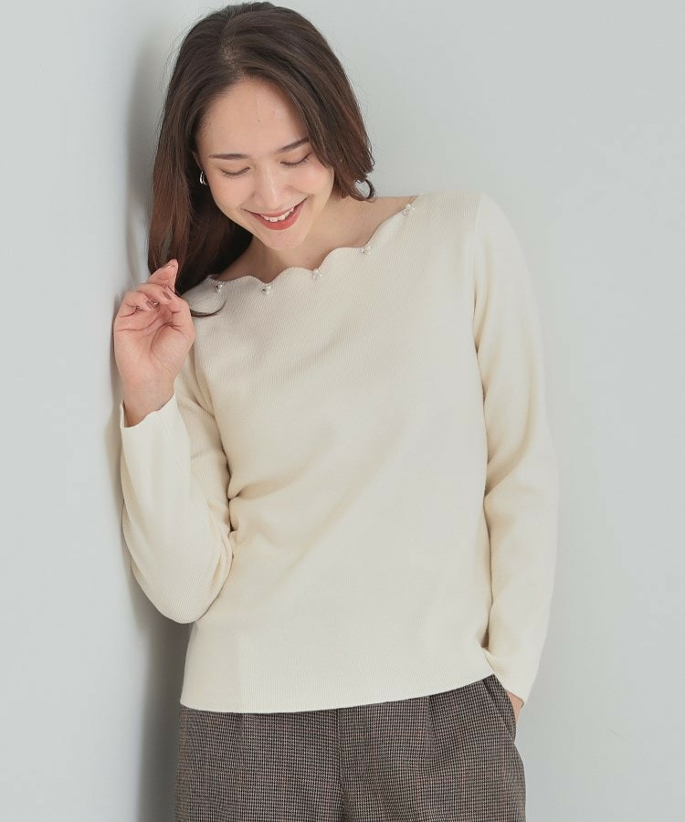 スカラップネックが上品 ビジューニット2