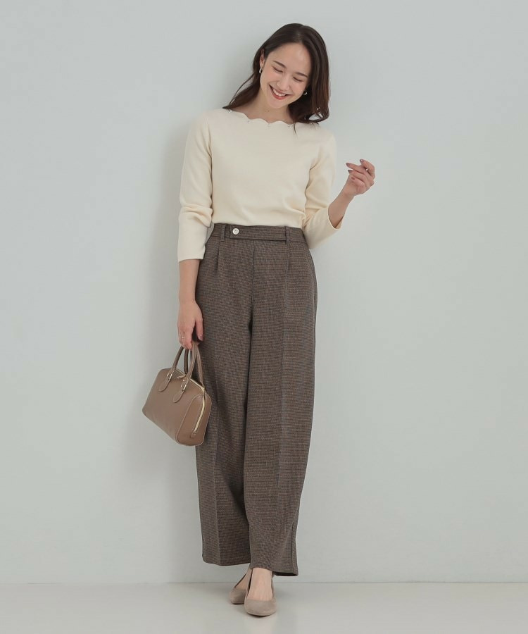 スカラップネックが上品 ビジューニット4