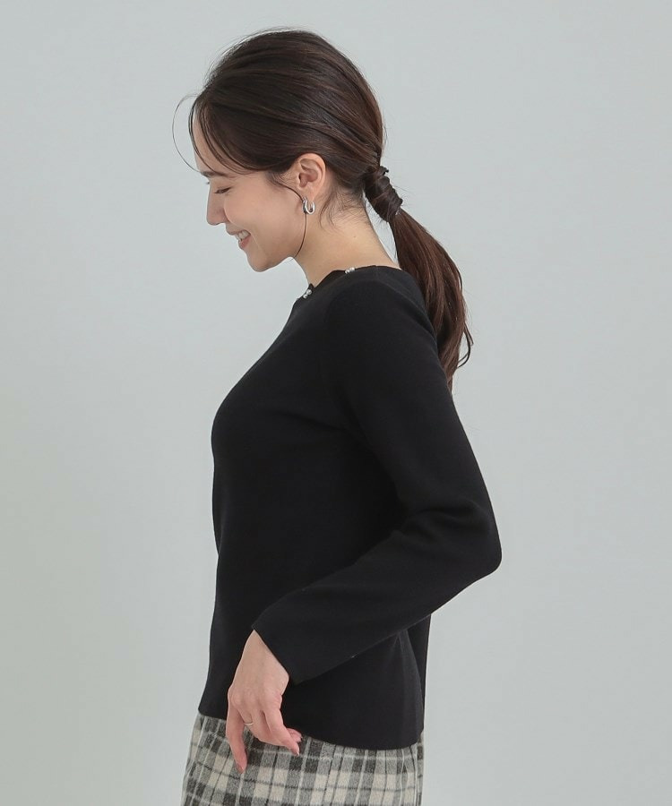 スカラップネックが上品 ビジューニット7
