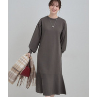 スタイルがすっきりに見える 裾マーメニットワンピース