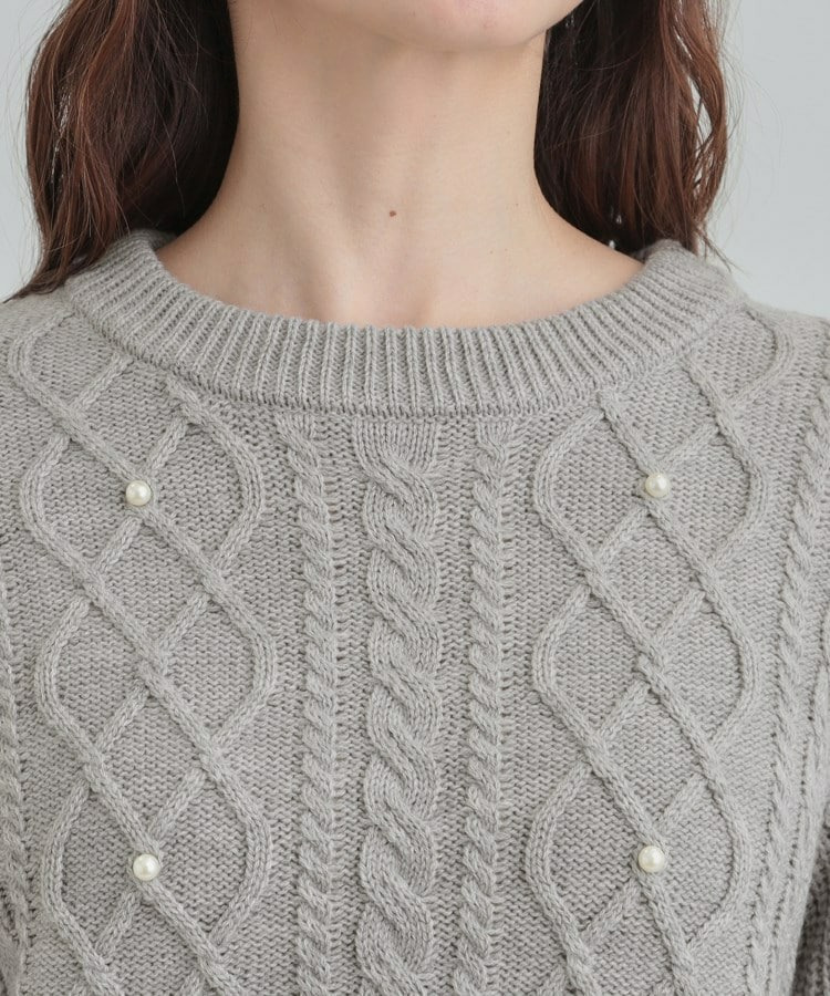 フェイクパールで上品見え ケーブルパール調ニット17