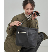 【8ポケット】フロント切り替えショルダーバッグ