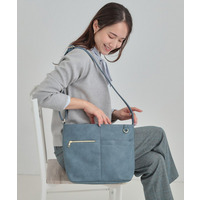 【8ポケット】フロント切り替えショルダーバッグ