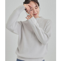 【洗濯機可/毛玉になりにくい】お袖パールで上品な ハイネックニット