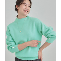 【洗濯機可/毛玉になりにくい】お袖パールで上品な ハイネックニット