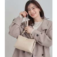 配色ベルトがアクセント 3層ショルダーバッグ