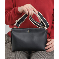 配色ベルトがアクセント 3層ショルダーバッグ