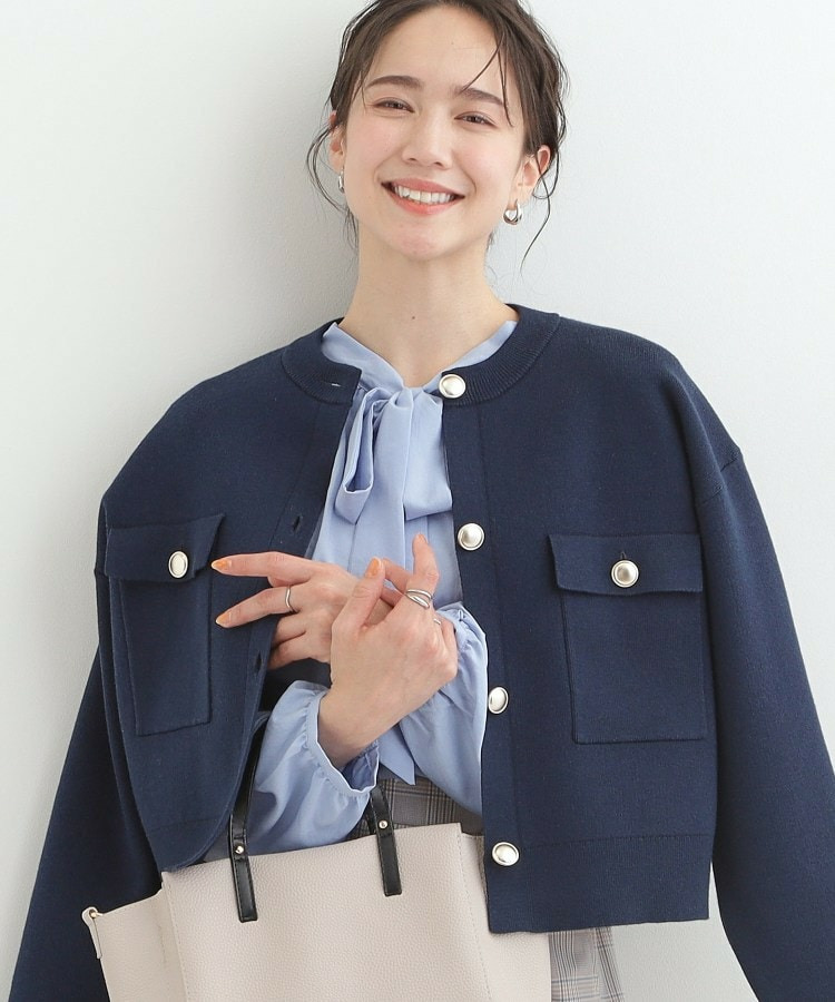 金ボタンがアクセント ニットジャケット1