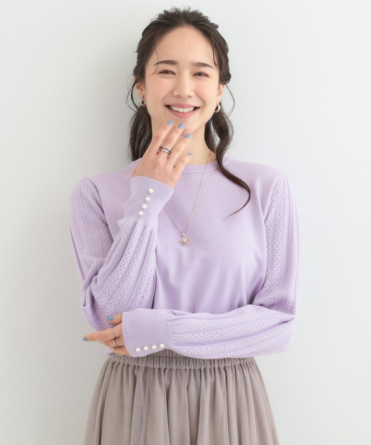 コンパクト見えが大人かわいい お袖編み柄ニット10