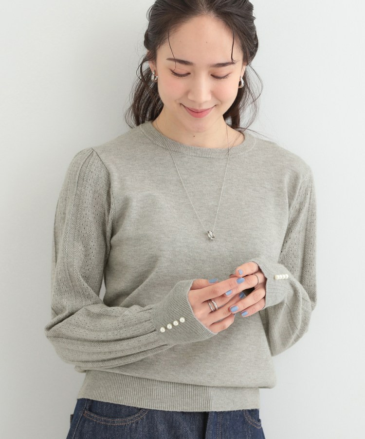 コンパクト見えが大人かわいい お袖編み柄ニット1