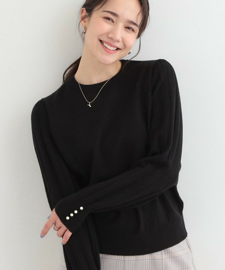 コンパクト見えが大人かわいい お袖編み柄ニット1