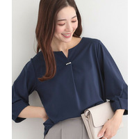 【多機能】パール調付きカットブラウス