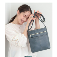 【8ポケット/ギフトにも】すっきり見えのショルダーバッグ