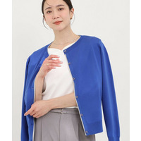 配色がコーデのアクセントに レイヤード風クルーカーディガン