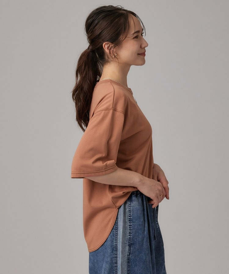 【体型カバー】インせず着られる 配色ステッチロゴTシャツ11