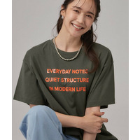 【S-LL】大人っぽく着られる ジェルロゴプリントTシャツ