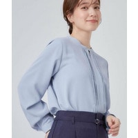 【通勤/UV/洗濯後しわになりにくい/S-LL】胸元のゴールドホックがアクセント ピンタックデザインブラウス