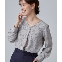 【通勤/UV/洗濯後しわになりにくい】お顔周りをすっきり魅せる Vネックブラウス