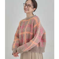 チェック柄ふわふわニット