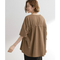 後ろ姿で魅せる　バックドロストシャーリングTシャツ