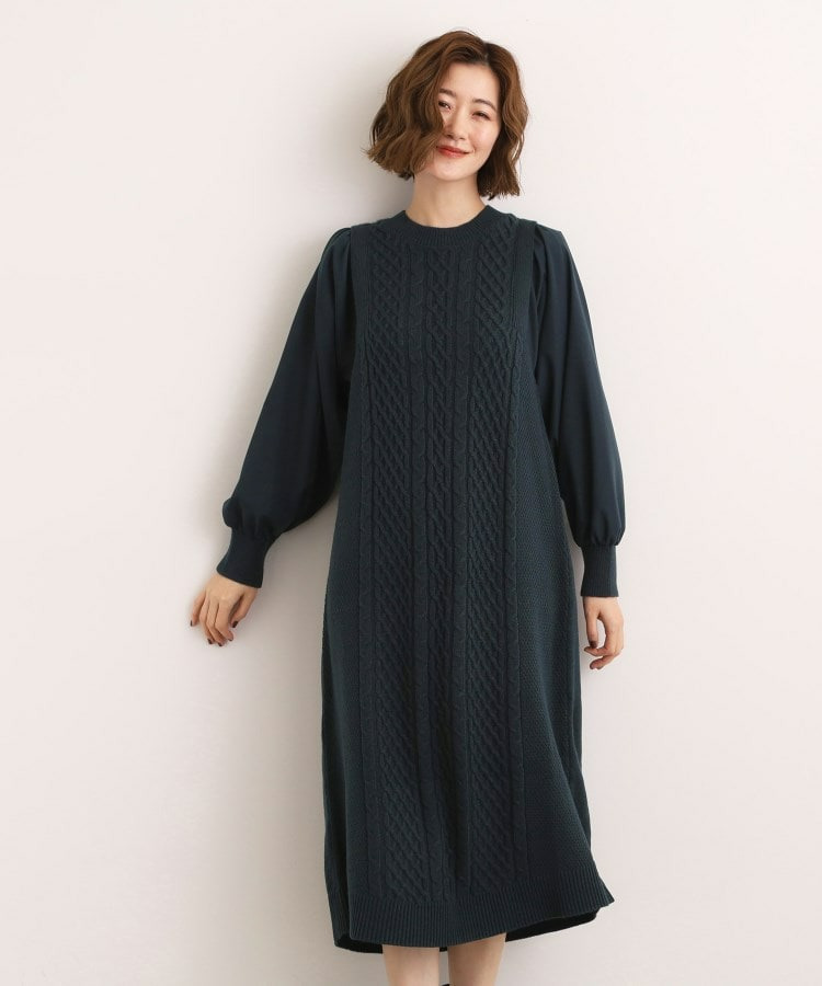 一枚で華やぐ、袖布帛ケーブルニットワンピース10