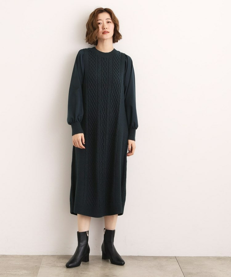 一枚で華やぐ、袖布帛ケーブルニットワンピース11