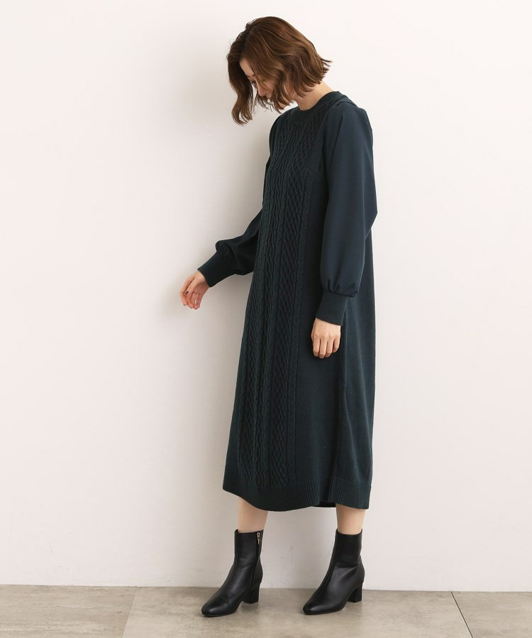 一枚で華やぐ、袖布帛ケーブルニットワンピース12