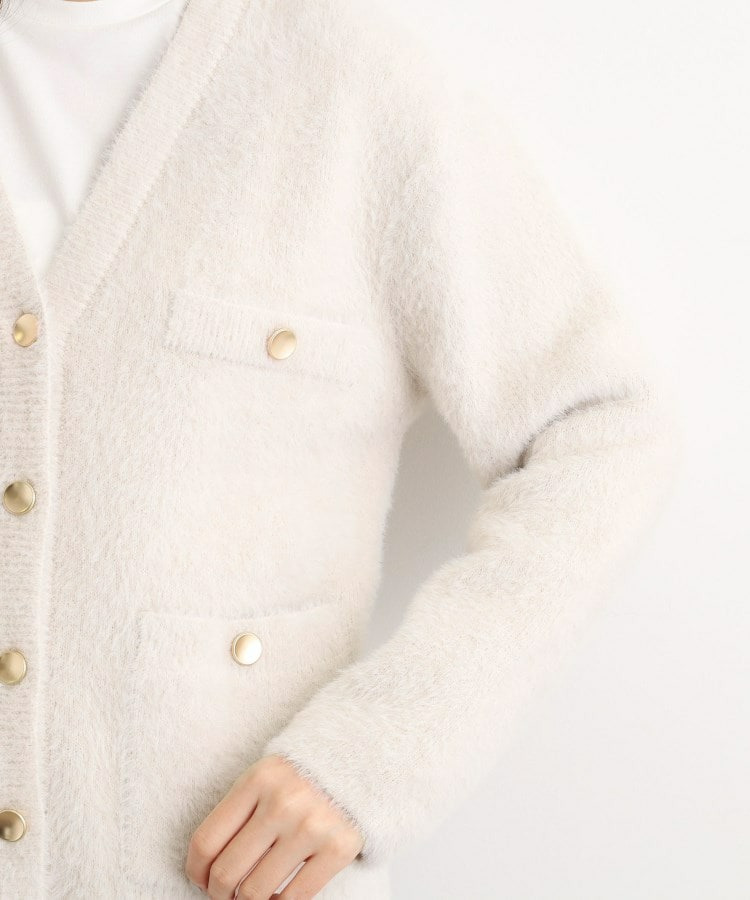 【石川梨華さん着用】軽やかフェザーで魅せる、クラシカルな主役カーディガン27