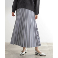 【石川梨華さん着用】すっきり見えて、やさしく揺れる。大人のスエードライクプリーツスカート